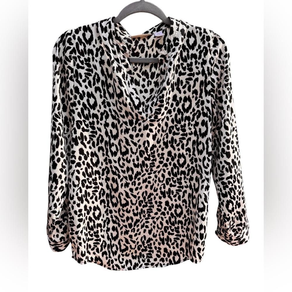Chico's Black/White Animal Print Long Sleeve Pullover V Neck Blouse size 0 small